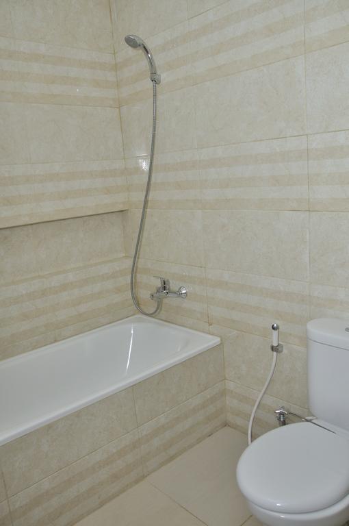 Отель Metro House Сурабая Номер фото